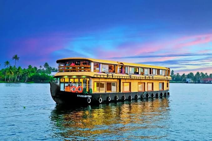 Munnar to Alleppey - Transfer & Houseboat Stay